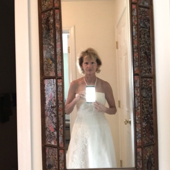 Stunning Christos wedding gown. - Picture 4 of 5